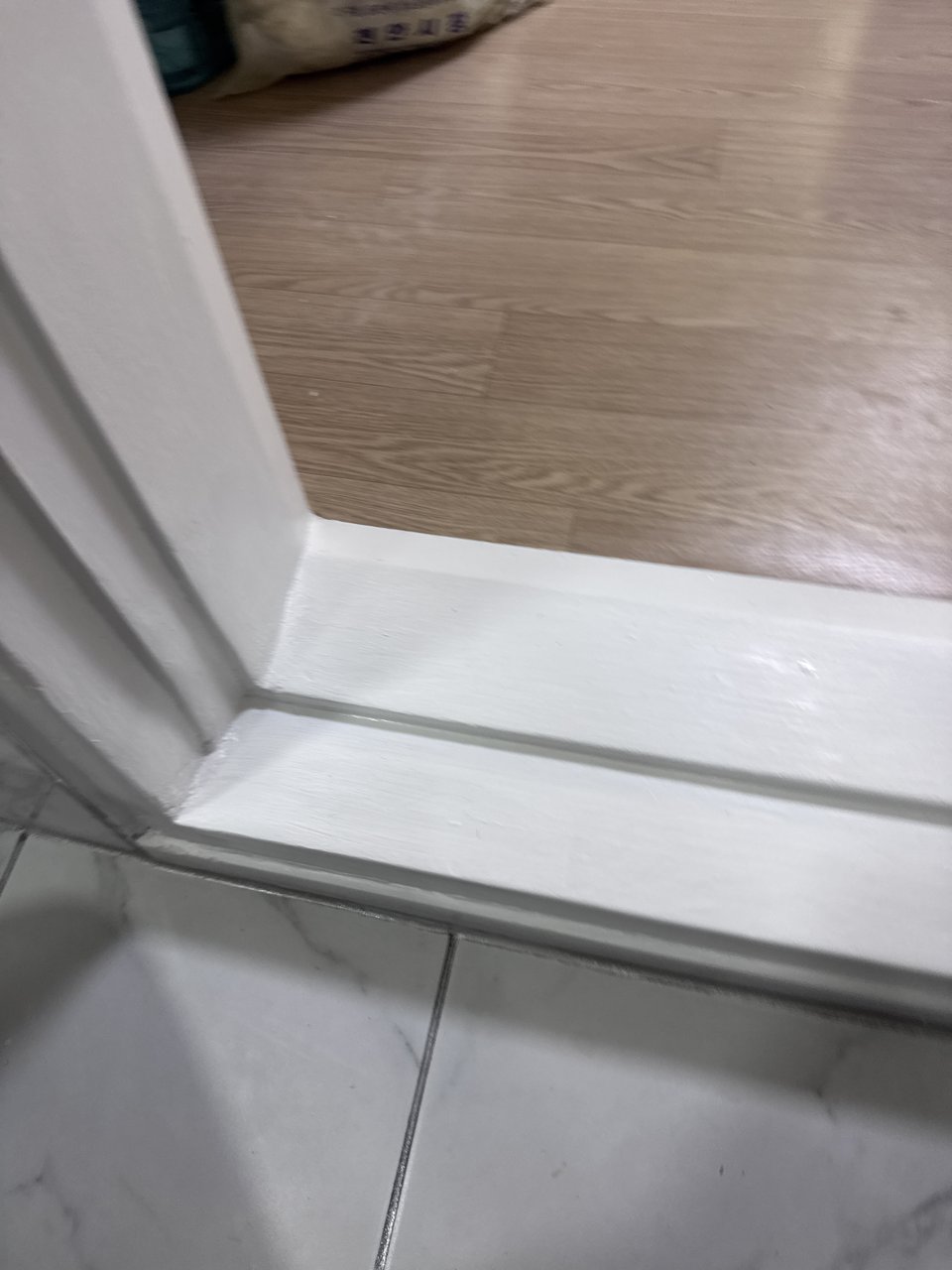 문틀 복원 후